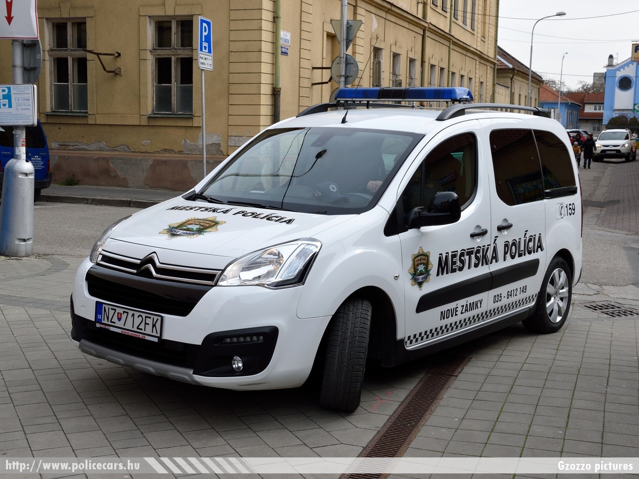 Citroen Berlingo, Mestská Polícia Nové Zámky (Városi Rendõrség Érsekújvár), fotó: Gzozzo pictures
Keywords: szlovák Szlovákia rendőr rendőrautó rendőrség police policecar Slovakia slovakian NZ-712FK