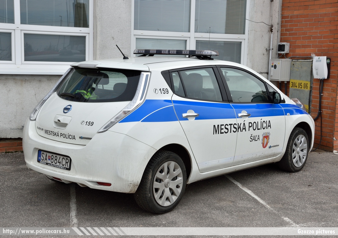Nissan Leaf, Mestská Polícia ©aµa (Városi Rendõrség Vágsellye), fotó: Gzozzo pictures
Keywords: szlovák Szlovákia rendőr rendőrautó rendőrség police policecar Slovakia slovakian SA-884CR