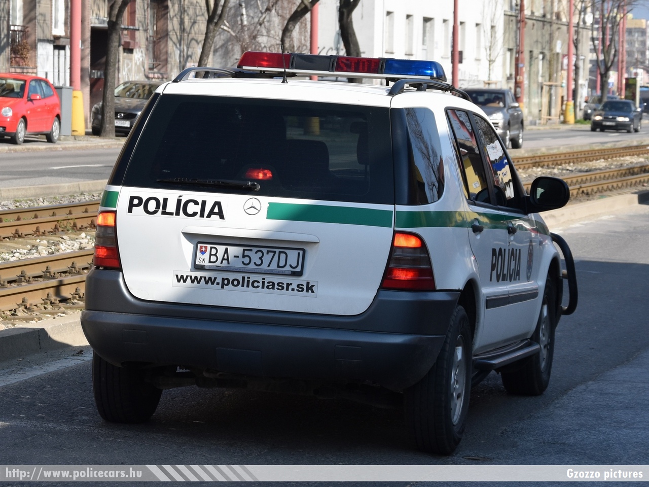 Mercedes ML, fotó: Gzozzo pictures
Keywords: szlovák Szlovákia rendőr rendőrautó rendőrség police policecar Slovakia slovakian BA-537DJ