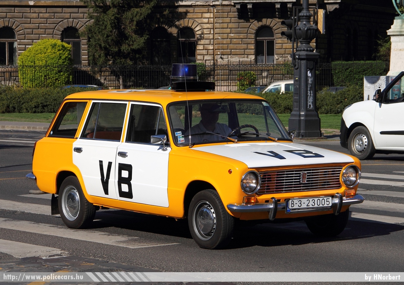 Lada VAZ 2102, fotó: HNorbert
Keywords: szlovák Szlovákia rendőr rendőrautó rendőrség police policecar Slovakia slovakian VB