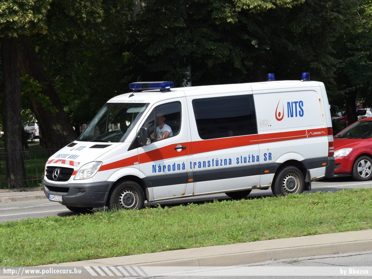Mercedes Sprinter II, fotó: Bbazsa
Keywords: szlovák Szlovákia mentő mentőautó Slovakia slovakian ambulance