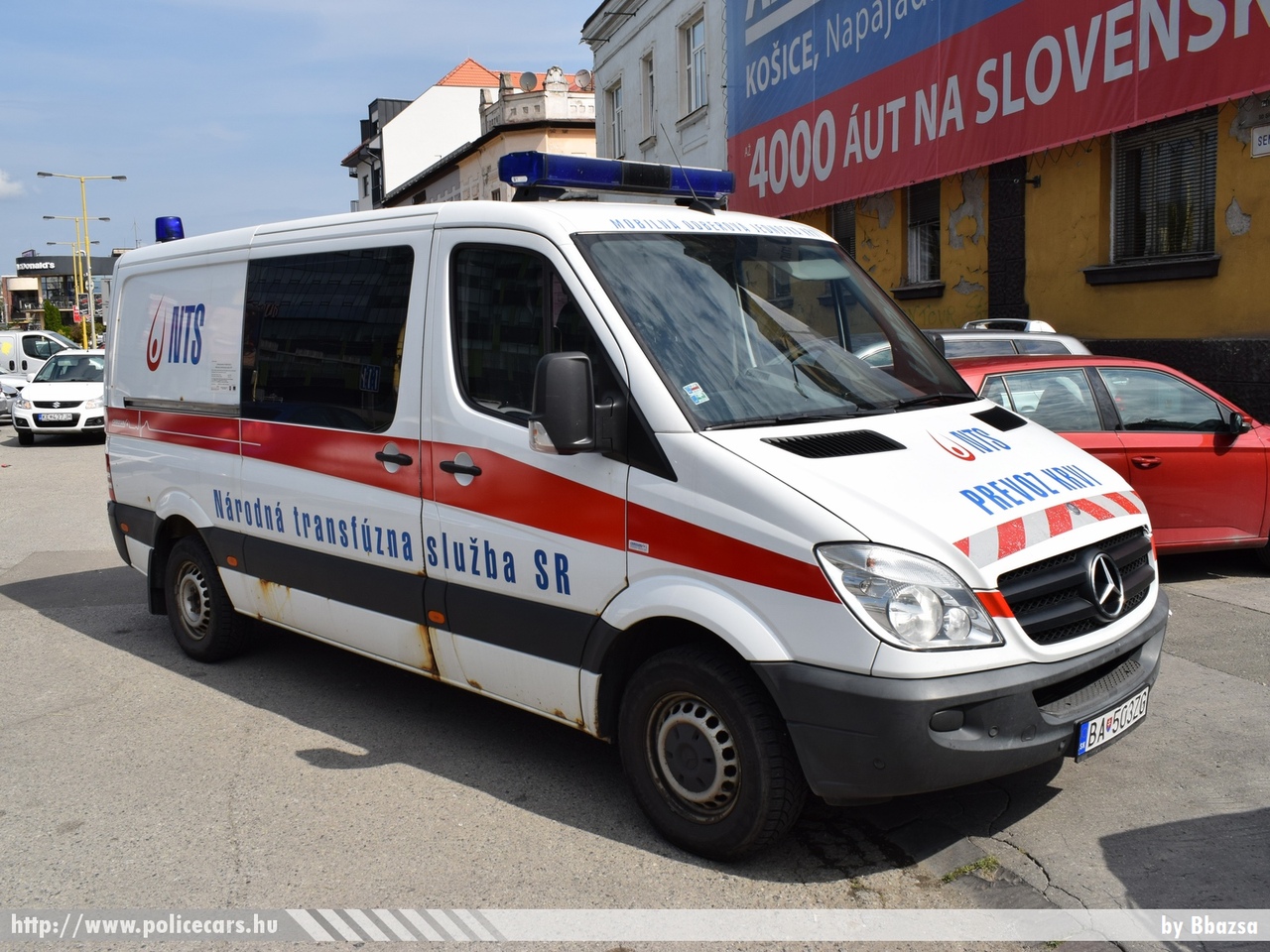 Mercedes Sprinter II, fotó: Bbazsa
Keywords: szlovák Szlovákia mentő mentőautó Slovakia slovakian ambulance