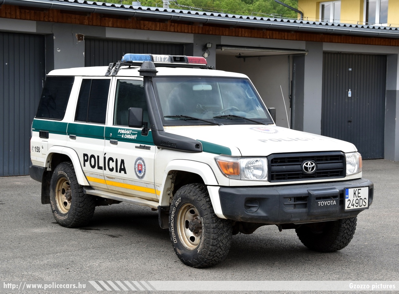 Toyota Land Cruiser, Riaditelstvo hranicnej a cudzineckej polície Sobrance (Directorate of Border and Foreign Police Sobrance), fotó: Gzozzo pictures
Keywords: szlovák Szlovákia rendőr rendőrautó rendőrség police policecar Slovakia slovakian