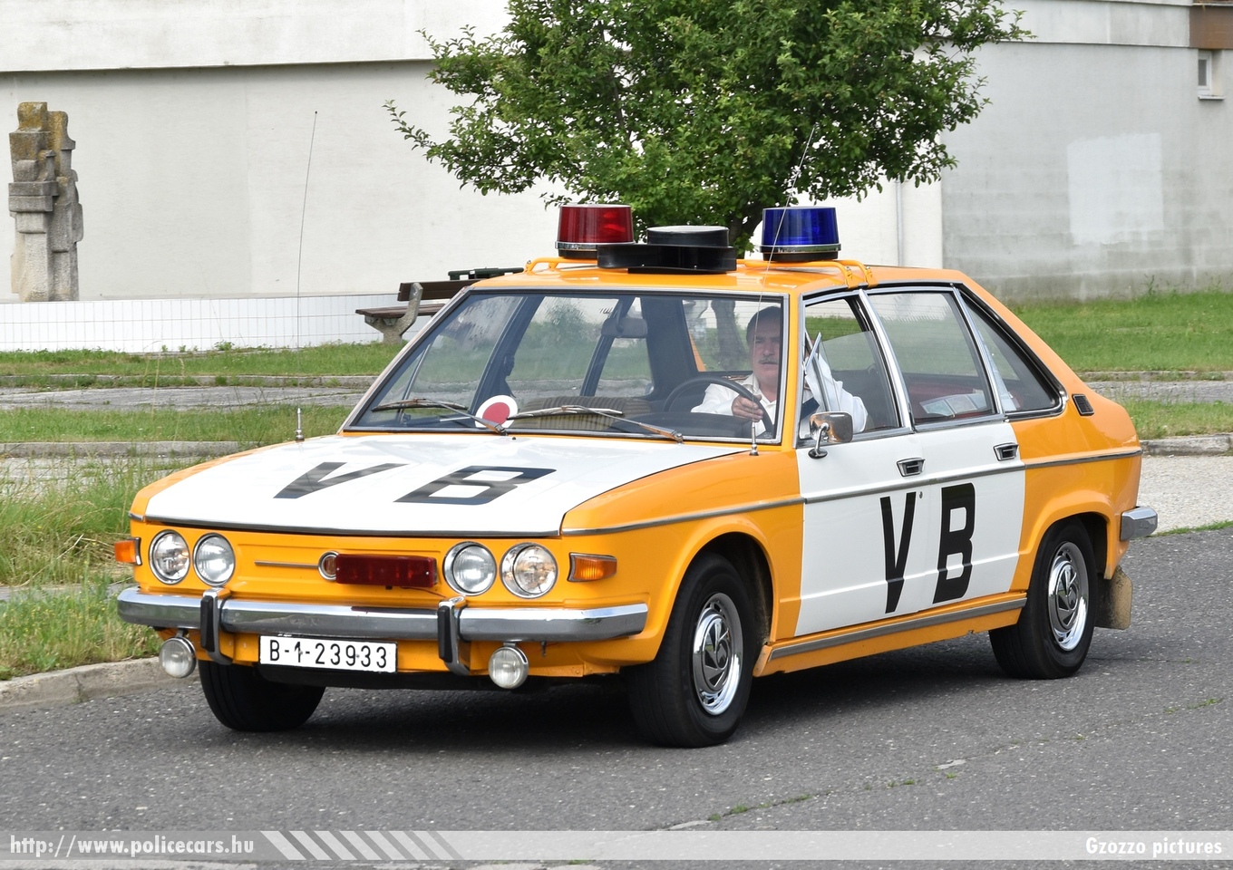 Tatra 613, Verejna Bezpecnost (csehszlovák rendõrség), fotó: Gzozzo pictures
Keywords: szlovák Szlovákia rendőr rendőrautó rendőrség police policecar Slovakia slovakian Csehszlovákia Czechoslovak