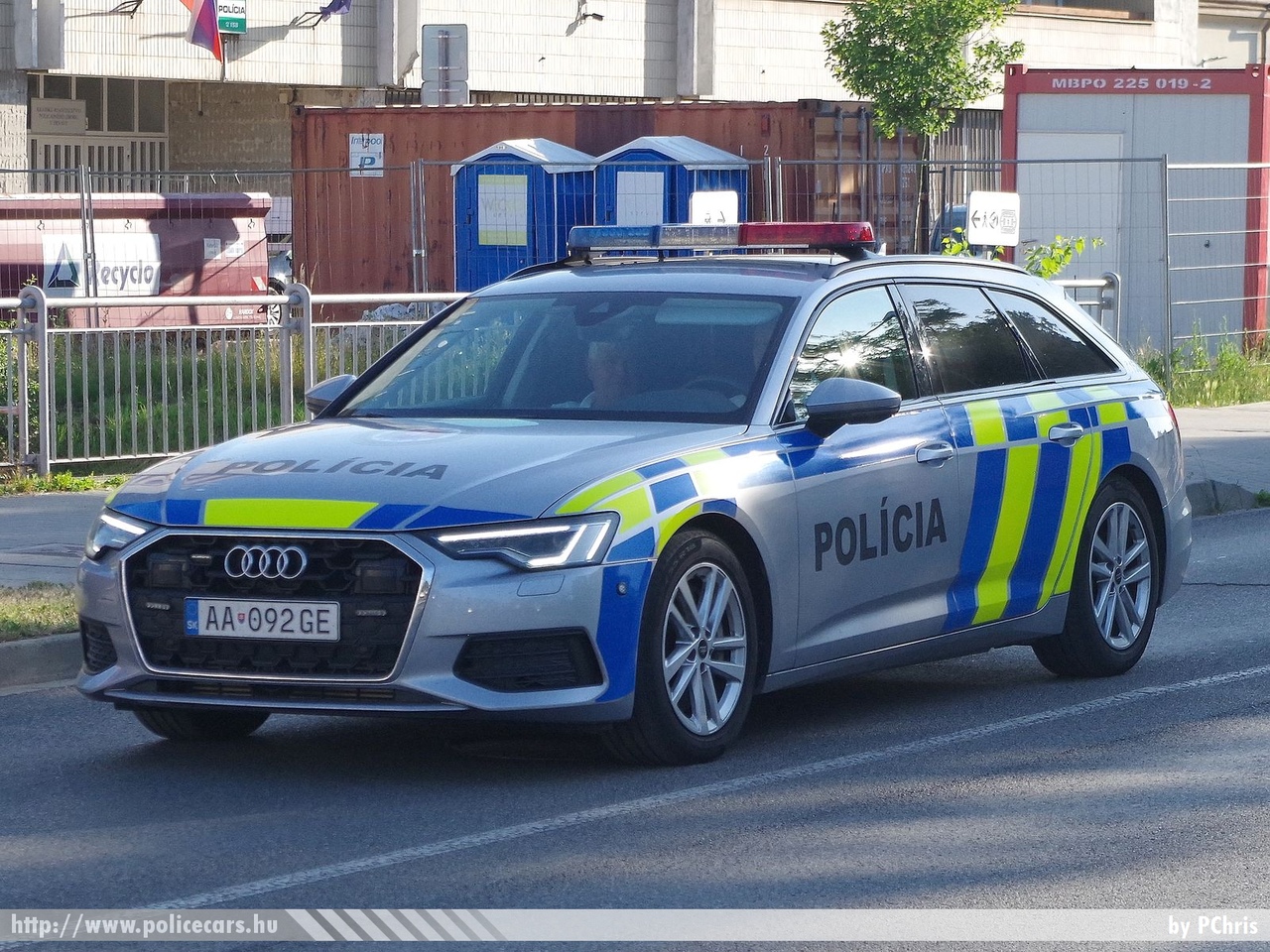 Audi A6 Avant, Polícia SR, fotó: PChris
Keywords: szlovák Szlovákia rendőr rendőrautó rendőrség police policecar Slovakia slovakian AA-092GE