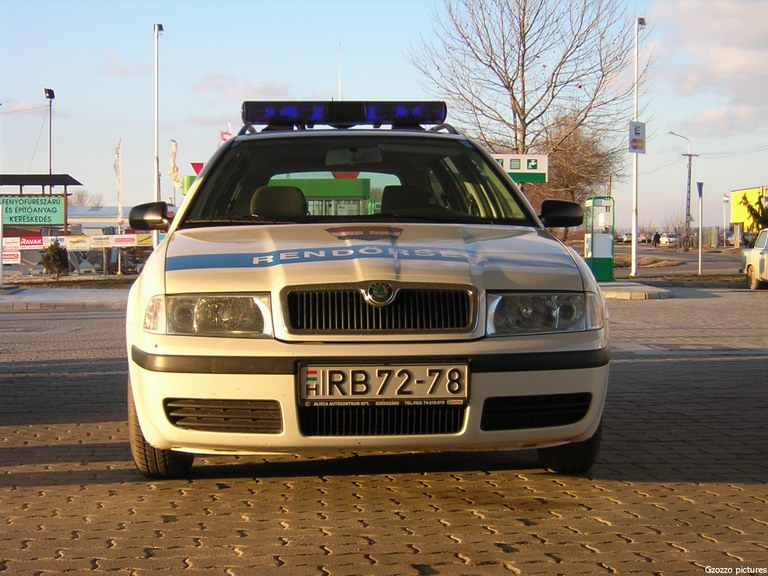 Skoda Octavia, fotó: Gzozzo pictures

Keywords: rendőrautó rendőrség rendőr magyar Magyarország RB72-78 Hungary hungarian police policecar