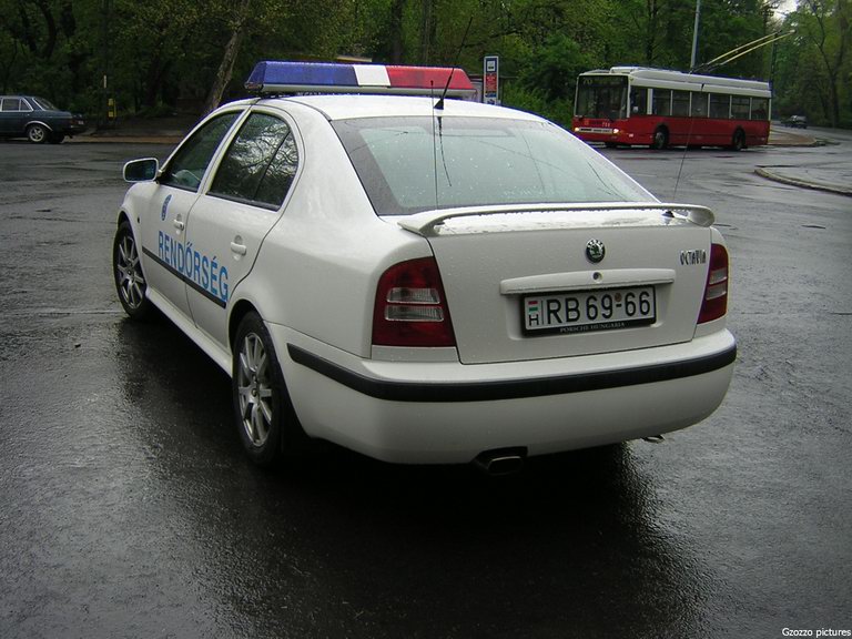 Skoda Octavia RS, fotó: Gzozzo pictures
Keywords: rendőrautó rendőrség rendőr magyar Magyarország RB69-66 Hungary hungarian police policecar