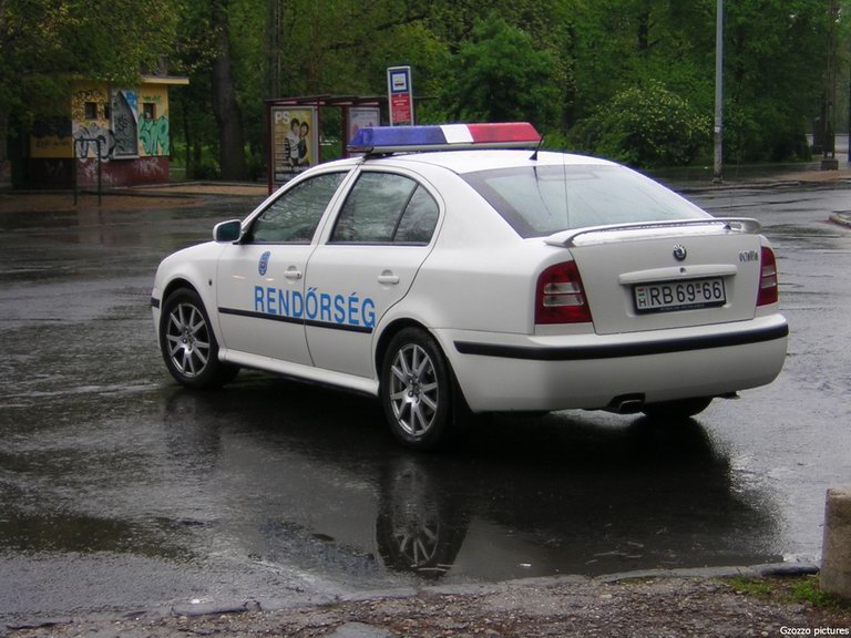 Skoda Octavia RS, fotó: Gzozzo pictures

Keywords: rendőrautó rendőrség rendőr magyar Magyarország RB69-66 Hungary hungarian police policecar