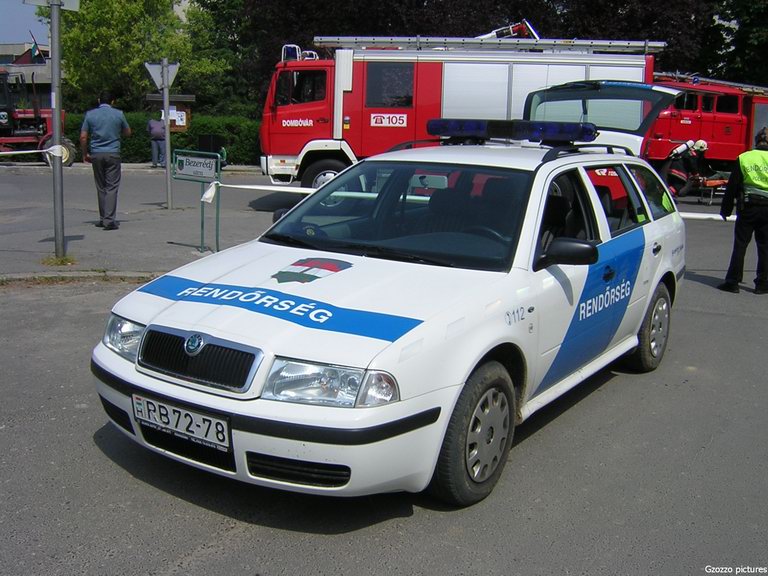 Skoda Octavia, fotó: Gzozzo pictures

Keywords: rendőrautó rendőrség rendőr magyar Magyarország RB72-78 Hungary hungarian police policecar