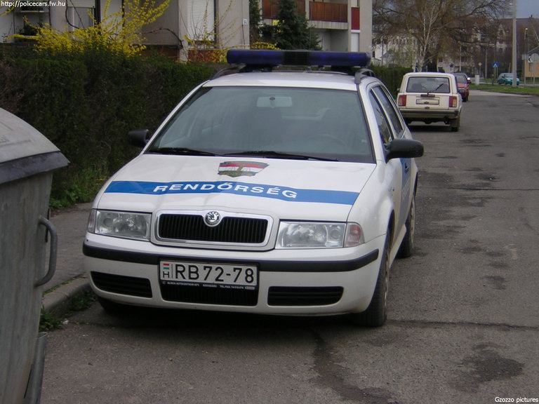 Skoda Octavia, fotó: Gzozzo pictures

Keywords: rendőrautó rendőrség rendőr magyar Magyarország RB72-78 Hungary hungarian police policecar