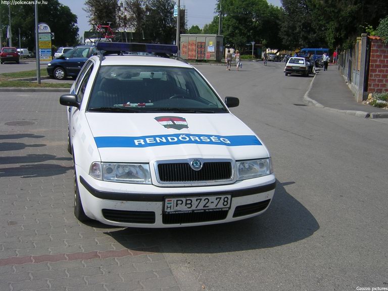 Skoda Octavia, fotó: Gzozzo pictures

Keywords: rendőrautó rendőrség rendőr magyar Magyarország RB72-78 Hungary hungarian police policecar
