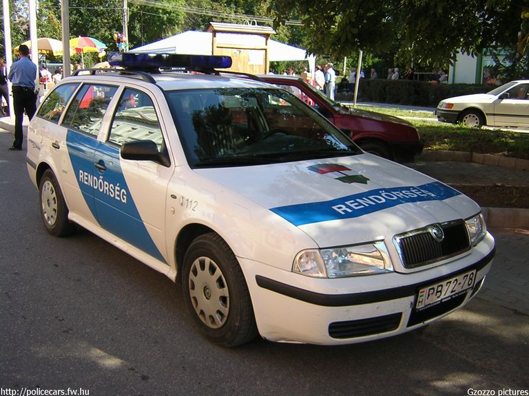 Skoda Octavia, fotó: Gzozzo pictures
Keywords: rendőrautó rendőrség rendőr magyar Magyarország RB72-78 Hungary hungarian police policecar