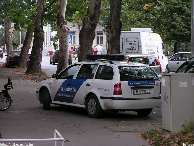 Skoda Octavia, fotó: Laya
Keywords: rendőrautó rendőrség rendőr magyar Magyarország RB72-60 Hungary hungarian police policecar