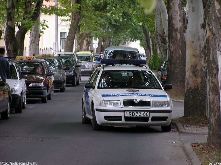 Skoda Octavia, fotó: Laya

Keywords: rendőrautó rendőrség rendőr magyar Magyarország RB72-60 Hungary hungarian police policecar
