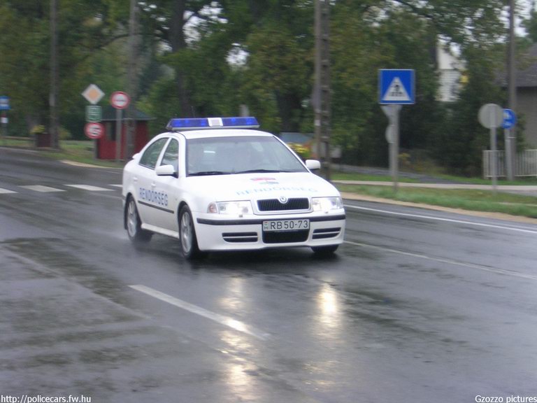Skoda Octavia RS, fotó: Gzozzo pictures

Keywords: rendőrautó rendőrség rendőr magyar Magyarország RB50-73 Hungary hungarian police policecar