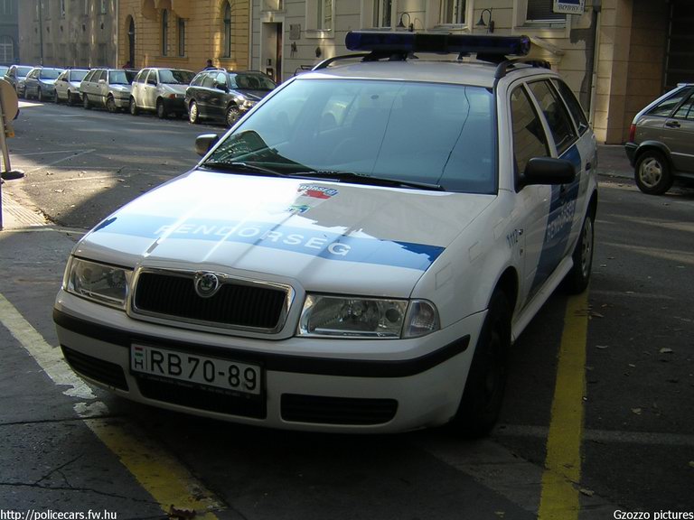 Skoda Octavia, fotó: Gzozzo pictures

Keywords: rendőrautó rendőrség rendőr magyar Magyarország RB70-89 Hungary hungarian police policecar