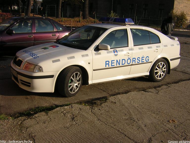 Skoda Octavia RS, fotó: Gzozzo pictures

Keywords: rendőrautó rendőrség rendőr magyar Magyarország RB73-76 Hungary hungarian police policecar