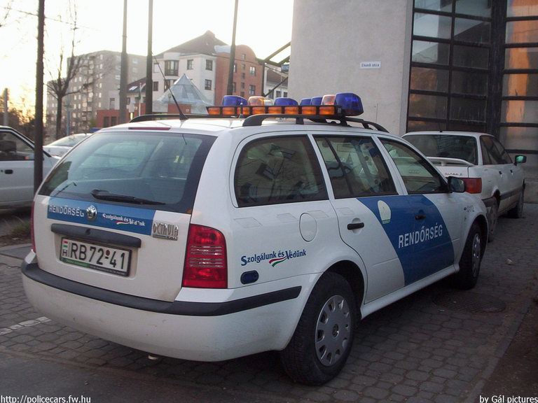 Skoda Octavia, fotó: Gál András
Keywords: rendőrautó rendőrség rendőr magyar Magyarország RB72-41 Hungary hungarian police policecar