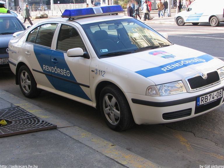 Skoda Octavia, fotó: Gál András
Keywords: rendőrautó rendőrség rendőr magyar Magyarország RB74-08 Hungary hungarian police policecar