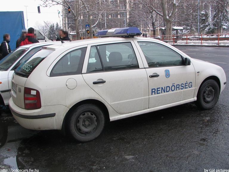 Skoda Fabia, fotó: Gál András
Keywords: rendőrautó rendőrség rendőr magyar Magyarország RB51-72 Hungary hungarian police policecar