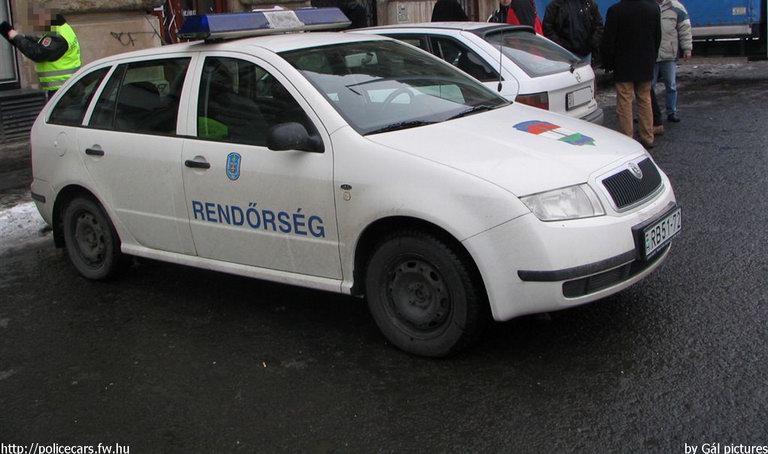 Skoda Fabia, fotó: Gál András
Keywords: rendőrautó rendőrség rendőr magyar Magyarország RB51-72 Hungary hungarian police policecar