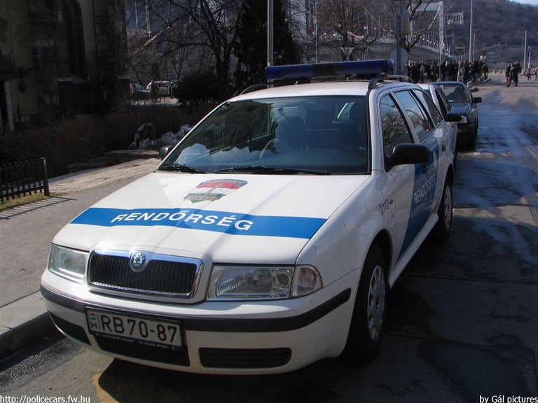 Skoda Octavia, fotó: Gál András
Keywords: rendőrautó rendőrség rendőr magyar Magyarország RB70-87 Hungary hungarian police policecar