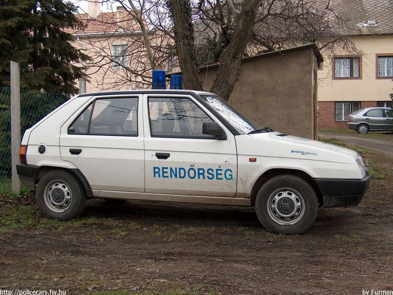 Skoda Favorit, fotó: Furman
Keywords: rendőrautó rendőrség rendőr magyar Magyarország RB34-33 Hungary hungarian police policecar