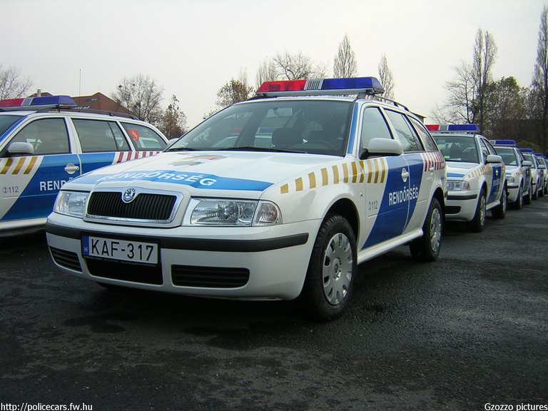Skoda Octavia, fotó: Gzozzo pictures
Keywords: rendőrautó rendőrség rendőr magyar Magyarország KAF-317 Hungary hungarian police policecar