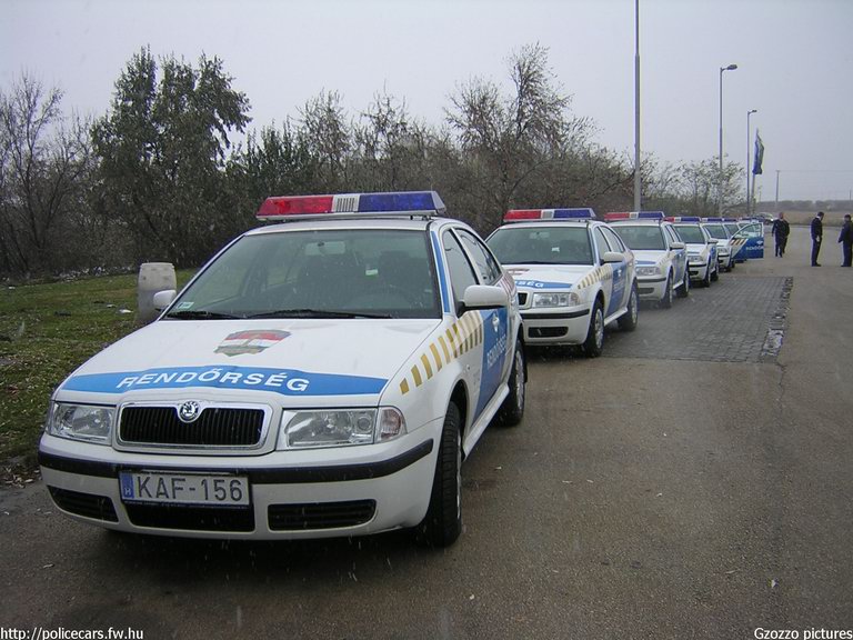 Skoda Octavia, fotó: Gzozzo pictures
Keywords: rendőrautó rendőrség rendőr magyar Magyarország KAF-156 Hungary hungarian police policecar