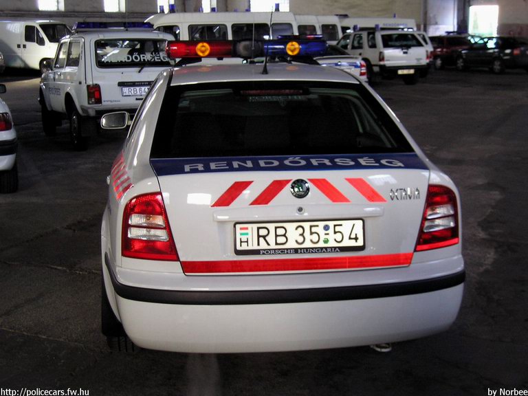 Skoda Octavia, fotó: Norbee
Keywords: rendőrautó rendőrség rendőr magyar Magyarország RB35-54 Hungary hungarian police policecar