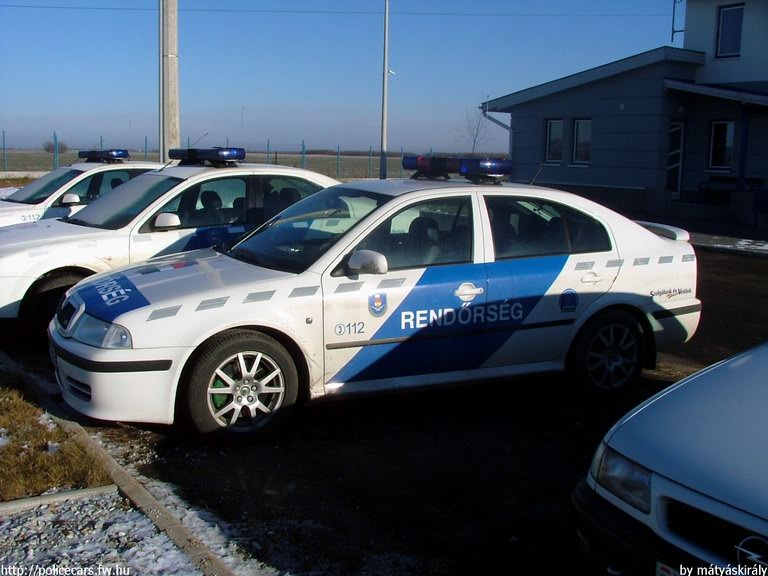 Skoda Octavia RS, fotó: mátyáskirály
Keywords: rendőrautó rendőrség rendőr magyar Magyarország KBE-303 Hungary hungarian police policecar