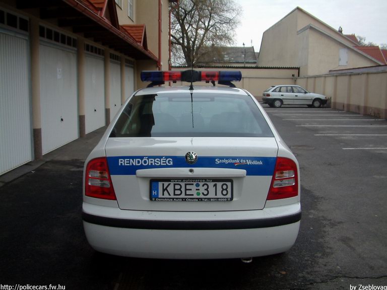 Skoda Octavia, fotó: Zseblovag
Keywords: rendőrautó rendőrség rendőr magyar Magyarország KBE-318 Hungary hungarian police policecar