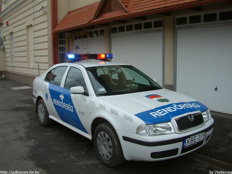 Skoda Octavia, fotó: Zseblovag
Keywords: rendőrautó rendőrség rendőr magyar Magyarország KBE-318 Hungary hungarian police policecar