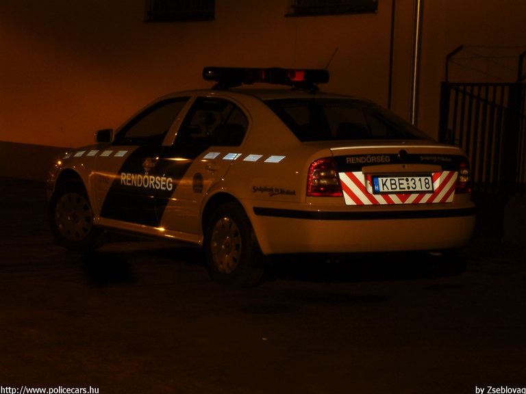 Skoda Octavia, fotó: Zseblovag
Keywords: rendőrautó rendőrség rendőr magyar Magyarország KBE-318 Hungary hungarian police policecar