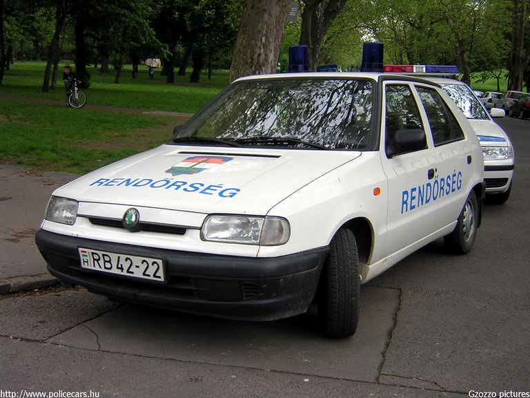 Skoda Felicia, fotó: Gzozzo pictures
Keywords: rendőrautó rendőrség rendőr magyar Magyarország RB42-22 Hungary hungarian police policecar