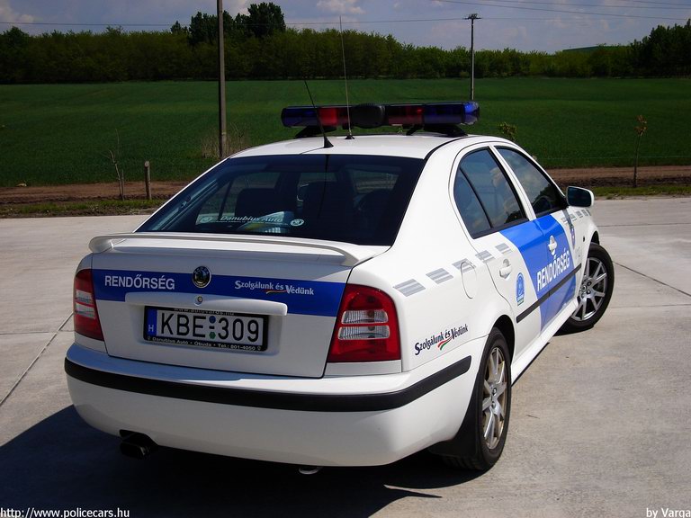 Skoda Octavia RS, fotó: Varga
Keywords: rendőrautó rendőrség rendőr magyar Magyarország KBE-309 Hungary hungarian police policecar
