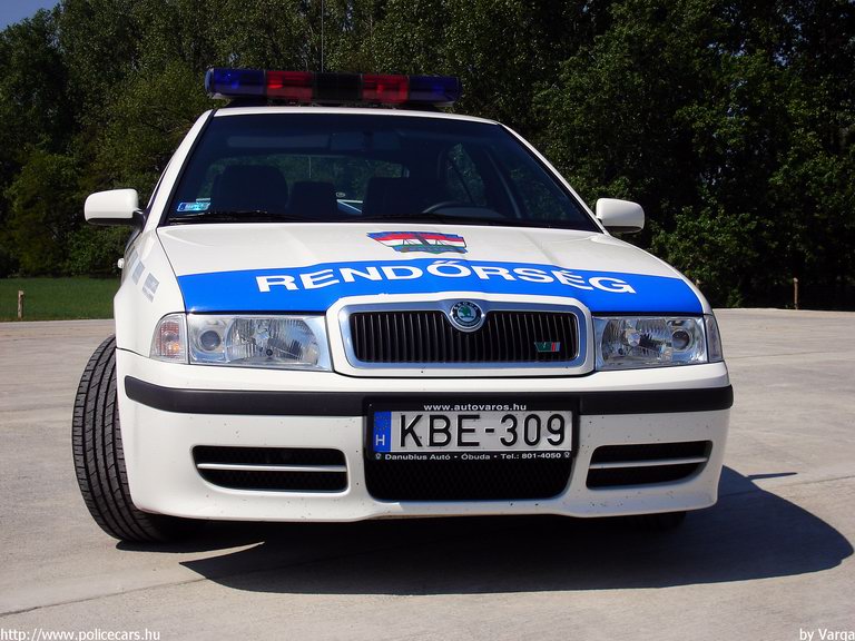 Skoda Octavia RS, fotó: Varga
Keywords: rendőrautó rendőrség rendőr magyar Magyarország KBE-309 Hungary hungarian police policecar