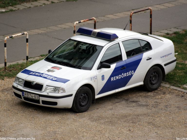 Skoda Octavia, fotó: Laya
Keywords: rendőrautó rendőrség rendőr magyar Magyarország RB-74-63 Hungary hungarian police policecar