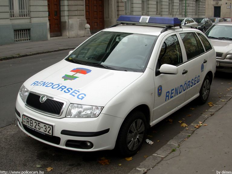Skoda Fabia, fotó: dénes
Keywords: rendőrautó rendőrség rendőr magyar Magyarország RB25-32 Hungary hungarian police policecar