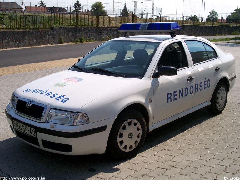 Skoda Octavia, fotó: Zsoké
Keywords: rendőrautó rendőrség rendőr magyar Magyarország RB35-49 Hungary hungarian police policecar