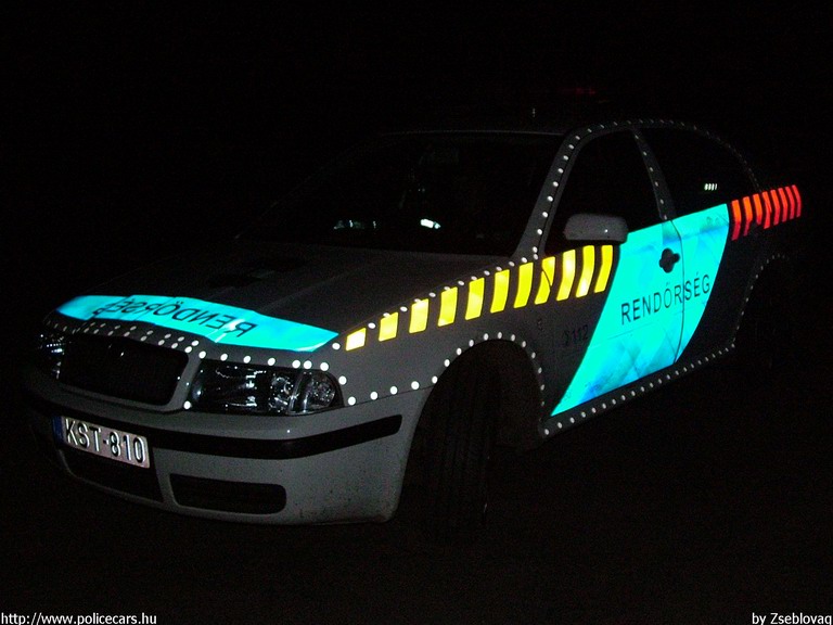 Skoda Octavia, fotó: Zseblovag
Keywords: rendőrautó rendőrség rendőr magyar Magyarország KBE-318 Hungary hungarian police policecar