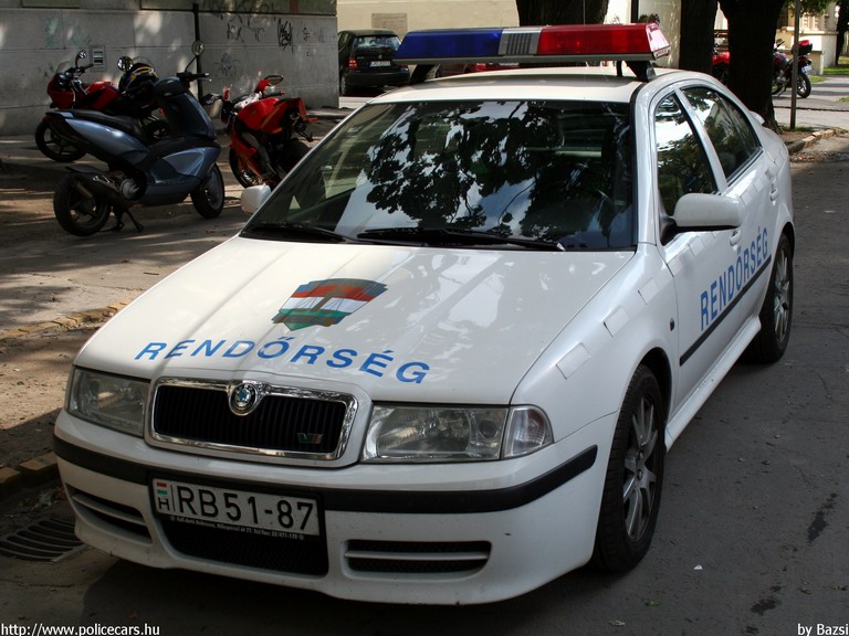 Skoda Octavia RS, fotó: Bazsi
Keywords: rendőrautó rendőrség rendőr magyar Magyarország RB51-87 Hungary hungarian police policecar
