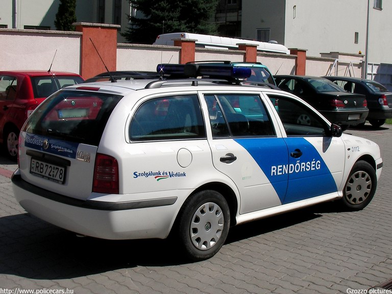 Skoda Octavia, fotó: Gzozzo pictures
Keywords: rendőrautó rendőrség rendőr magyar Magyarország RB72-78 Hungary hungarian police policecar
