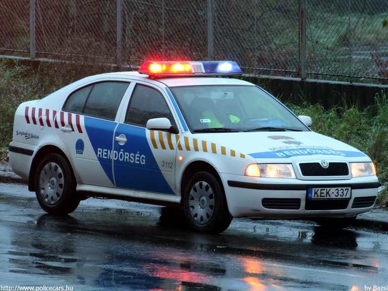 Skoda Octavia, fotó: Bazsi
Keywords: rendőrautó rendőrség rendőr magyar Magyarország KEK-337 Hungary hungarian police policecar