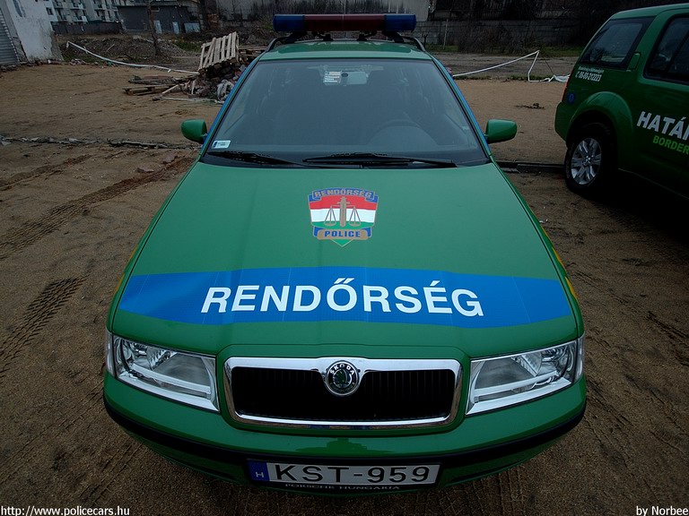 Skoda Octavia, fotó: Norbee
Keywords: rendőrautó rendőrség rendőr magyar Magyarország KST-959 Hungary hungarian police policecar