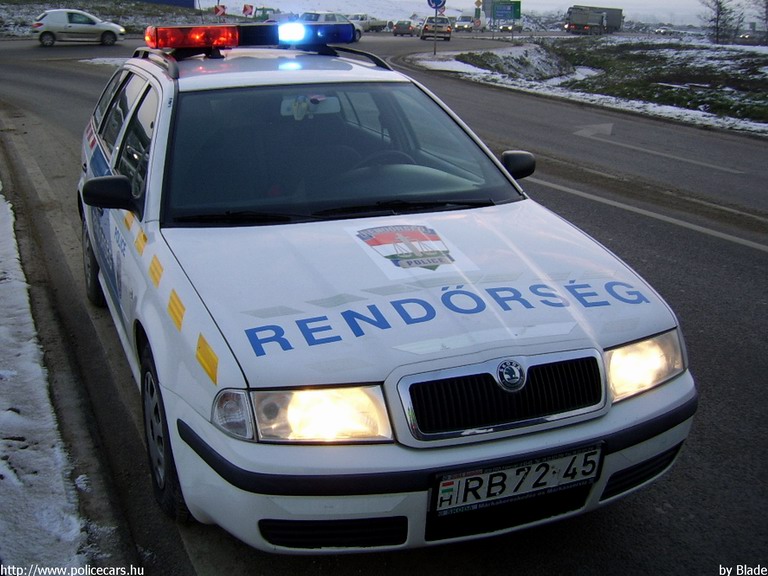 Skoda Octavia, fotó: Blade
Keywords: rendőrautó rendőrség rendőr magyar Magyarország Rb72-45 Hungary hungarian police policecar
