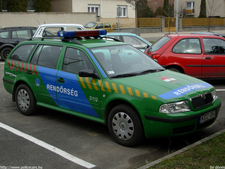 Skoda Octavia, fotó: dénes
Keywords: rendőrautó rendőrség rendőr magyar Magyarország KDZ-050 Hungary hungarian police policecar