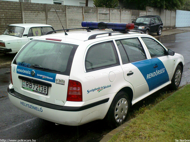 Skoda Octavia, fotó: Norbee
Keywords: rendőrautó rendőrség rendőr magyar Magyarország RB72-38 Hungary hungarian police policecar