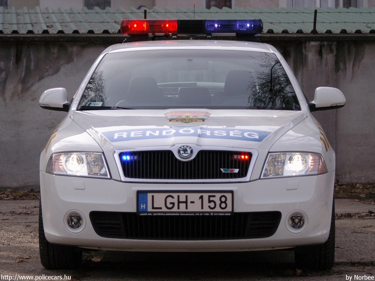 Skoda Octavia II RS, fotó: Norbee
Keywords: rendőrautó rendőrség rendőr magyar Magyarország LGH-158 Hungary hungarian police policecar