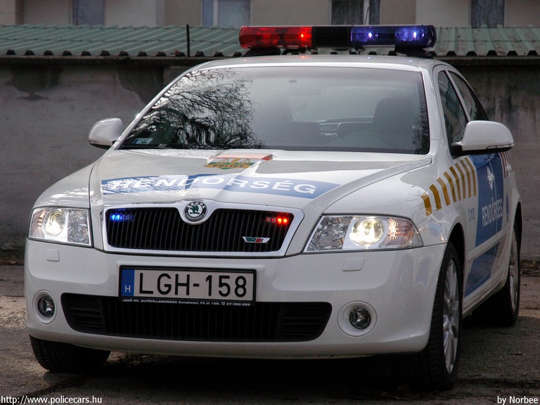 Skoda Octavia II RS, fotó: Norbee
Keywords: rendőrautó rendőrség rendőr magyar Magyarország LGH-158 Hungary hungarian police policecar